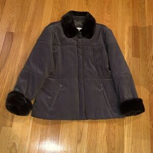 Quilted jacket faux fur collar and trim on sleeves. Classic and cozy See photo 3